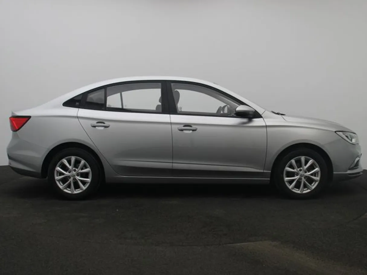 Car image 13
