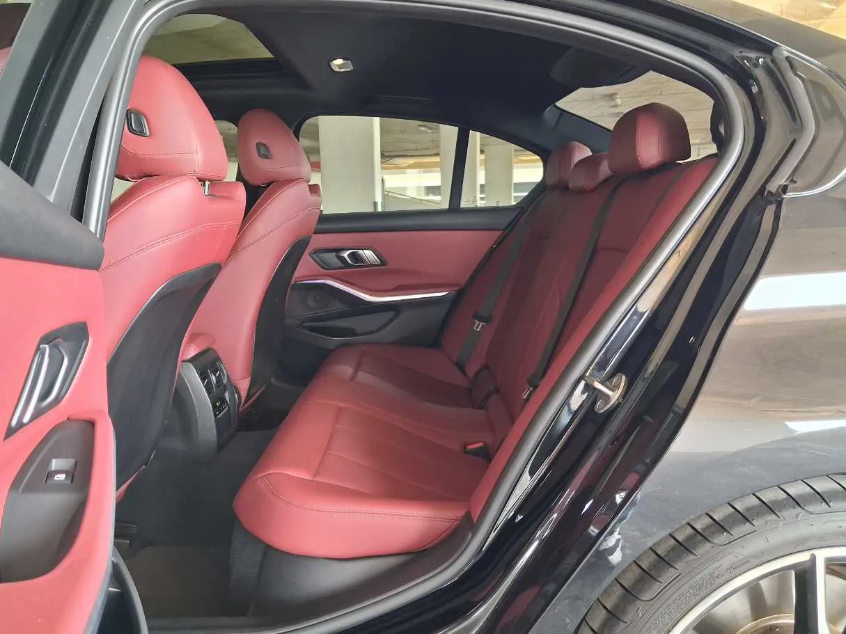 Car image 13