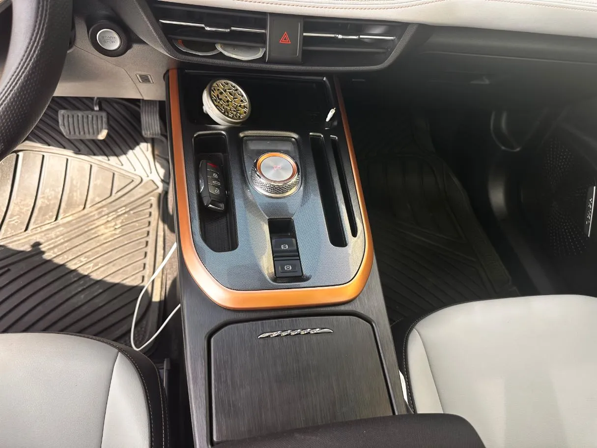 Car image 17