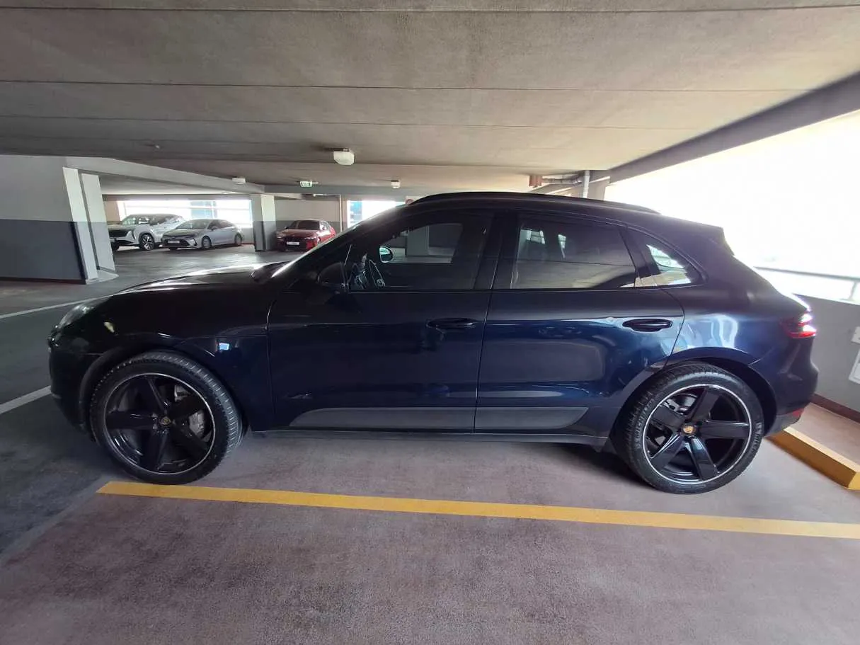 Car image 8