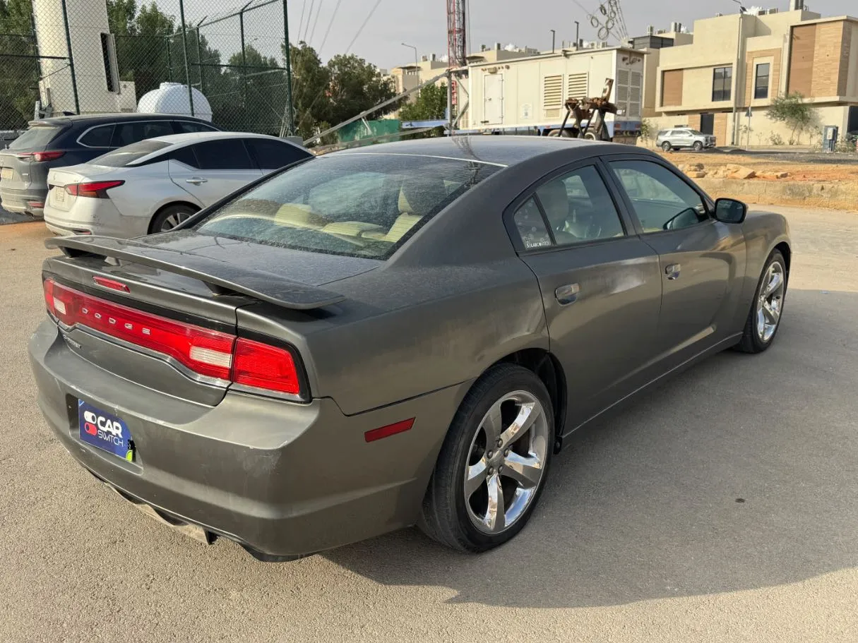 Car image 5