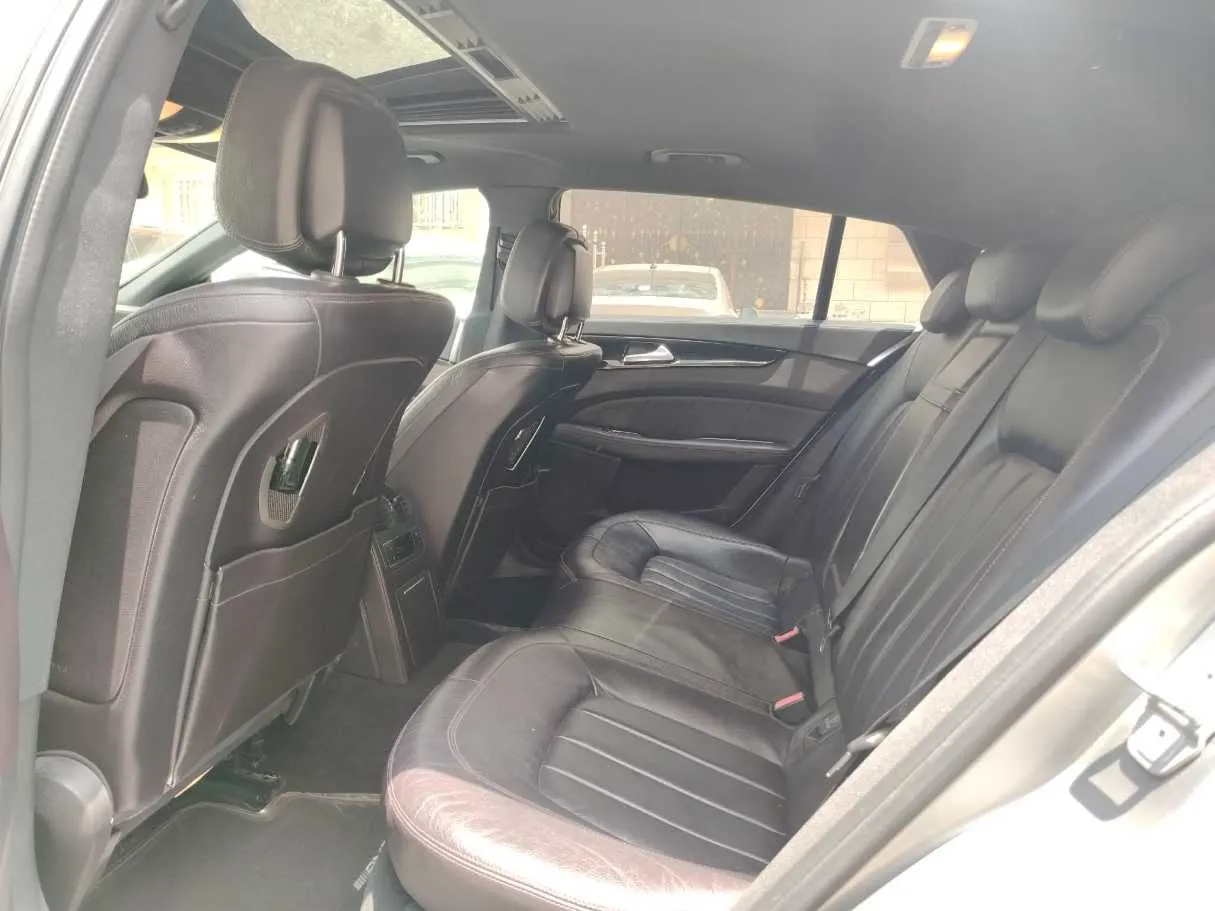 Car image 14
