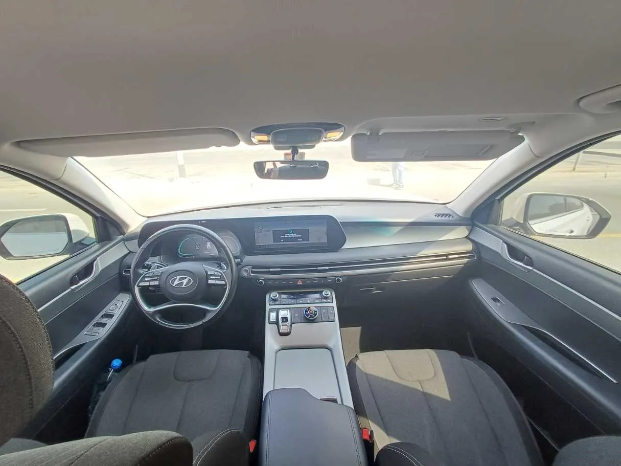 Car image 16