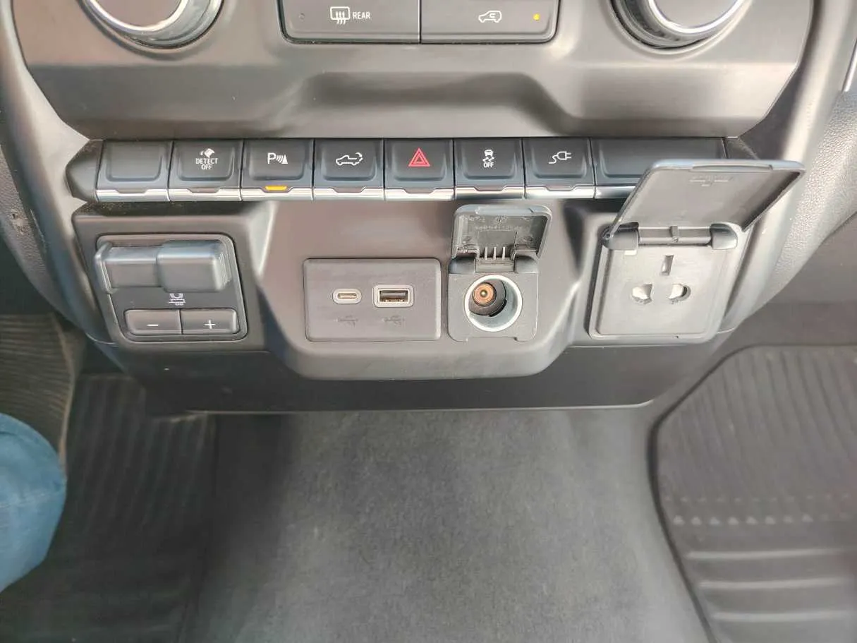 Car image 24