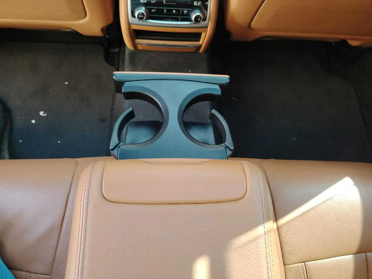 Car image 34
