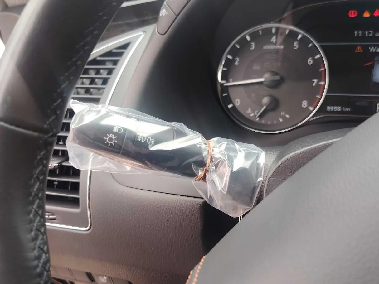Car image 14