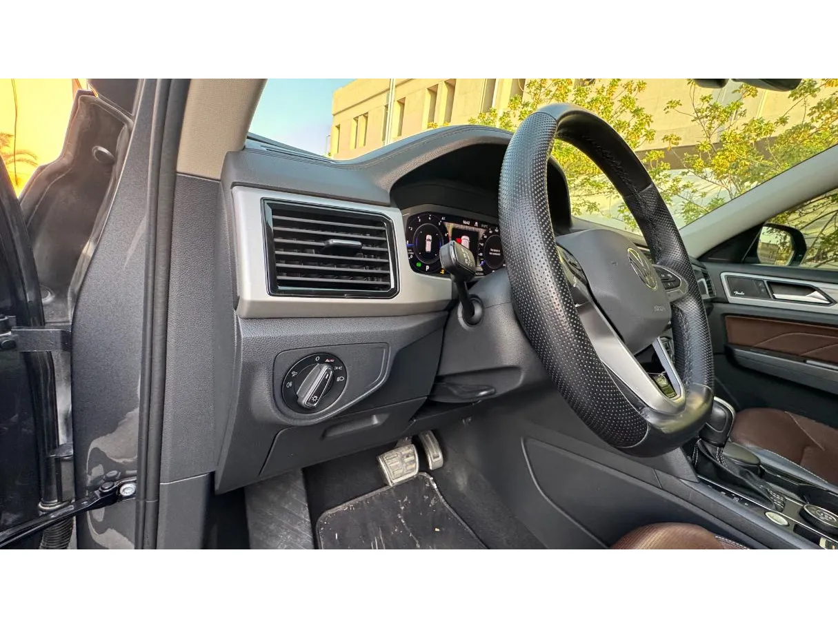 Car image 27