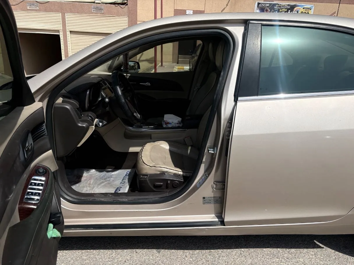 Car image 11