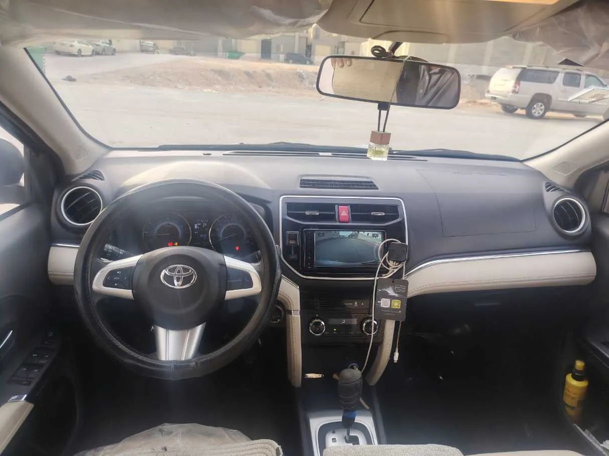 Car image 18