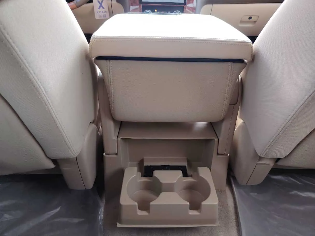 Car image 30