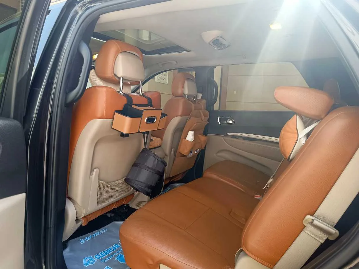 Car image 17