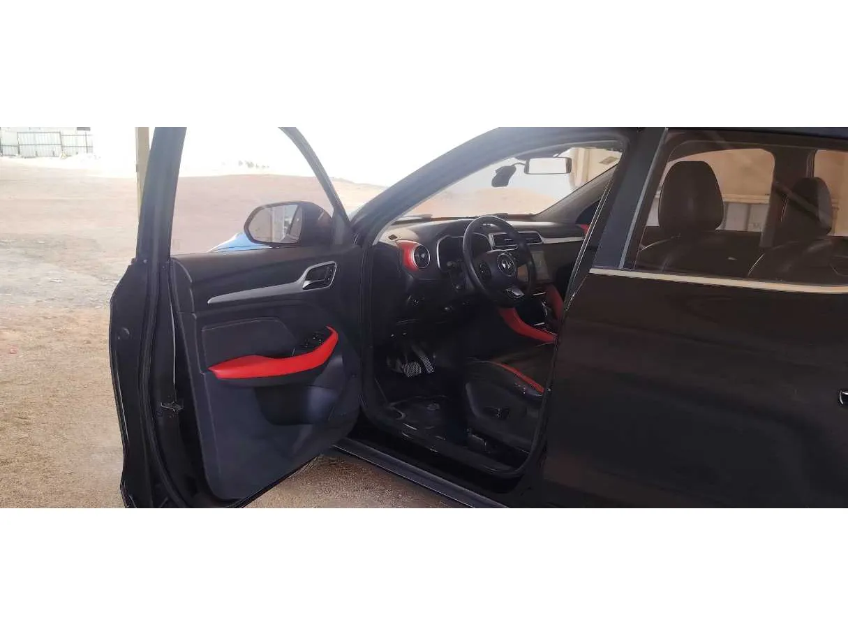 Car image 11