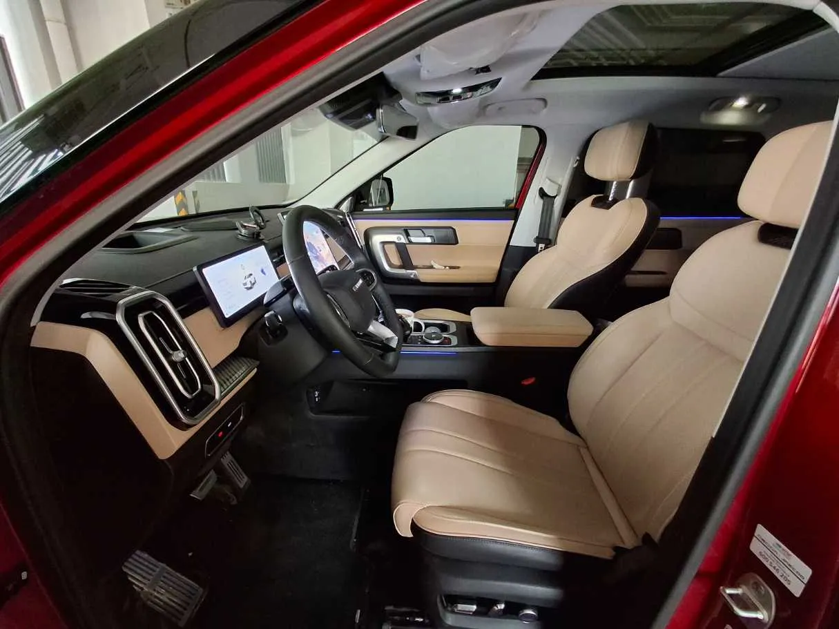 Car image 12