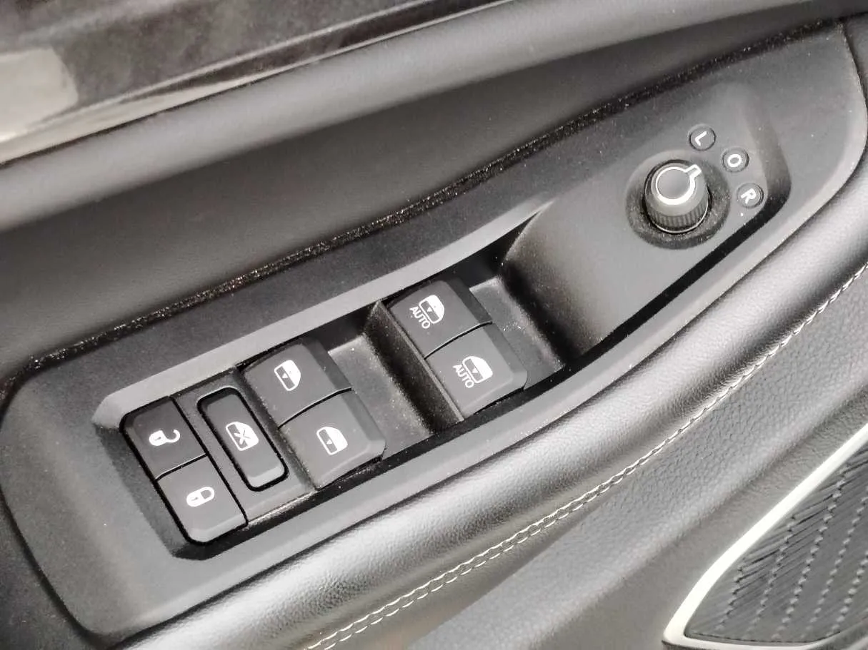 Car image 28