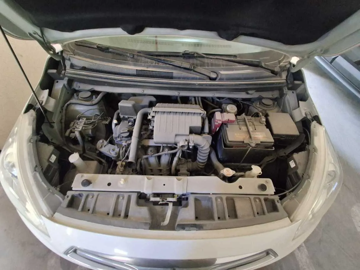 Car image 16