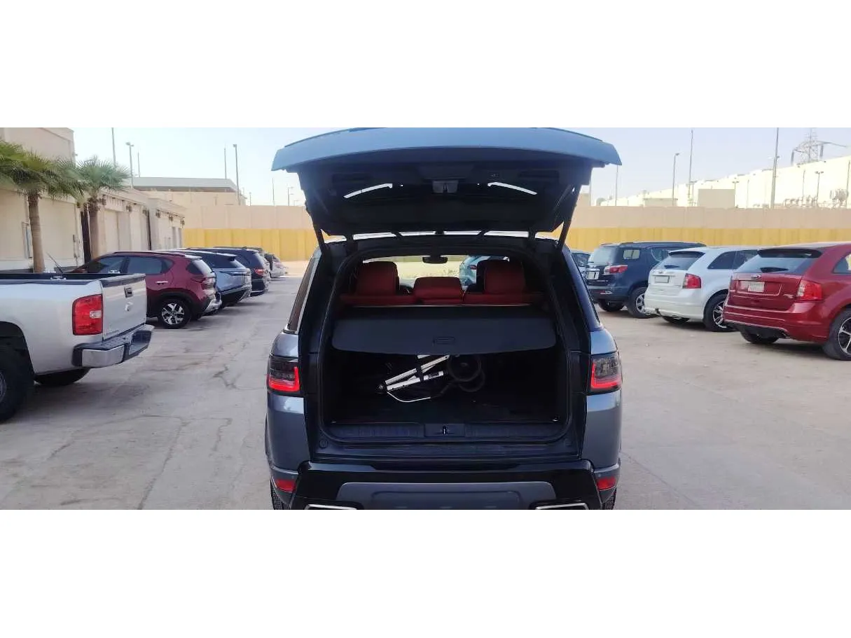 Car image 24