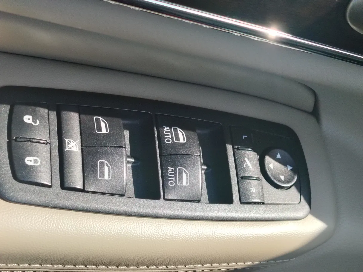 Car image 29
