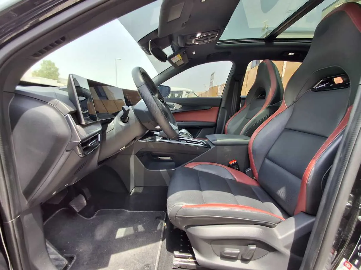 Car image 12