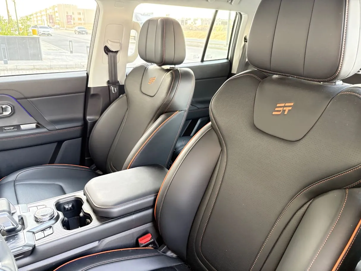 Car image 12
