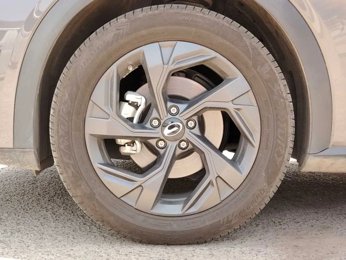 Car image 10