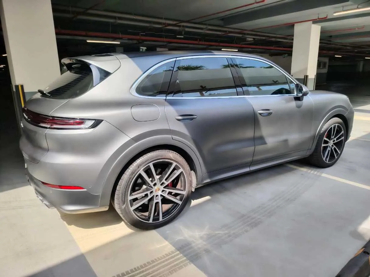 Car image 4