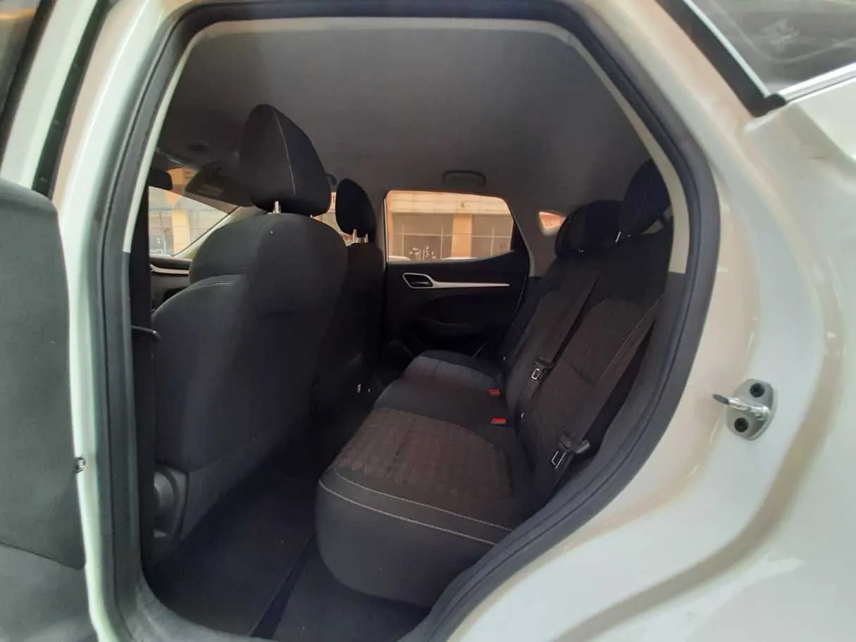 Car image 13
