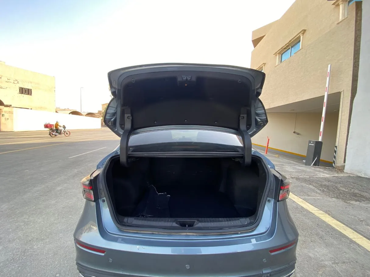 Car image 20