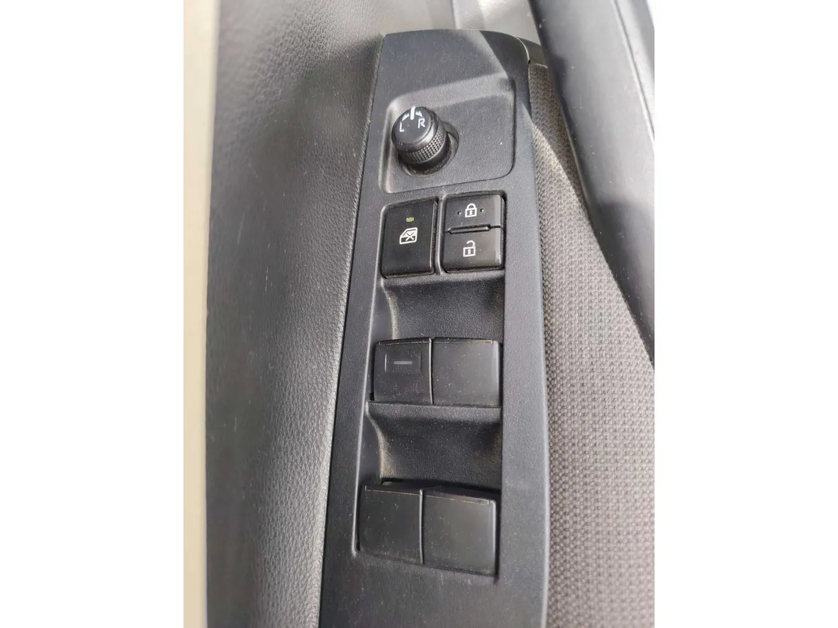 Car image 26