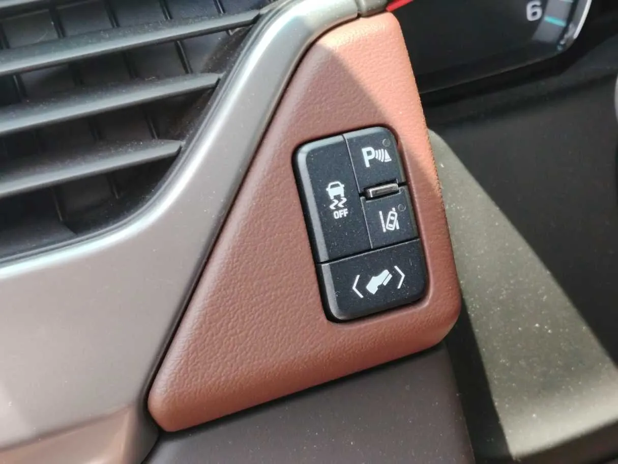 Car image 29