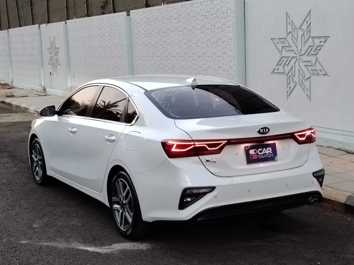 Car image 9
