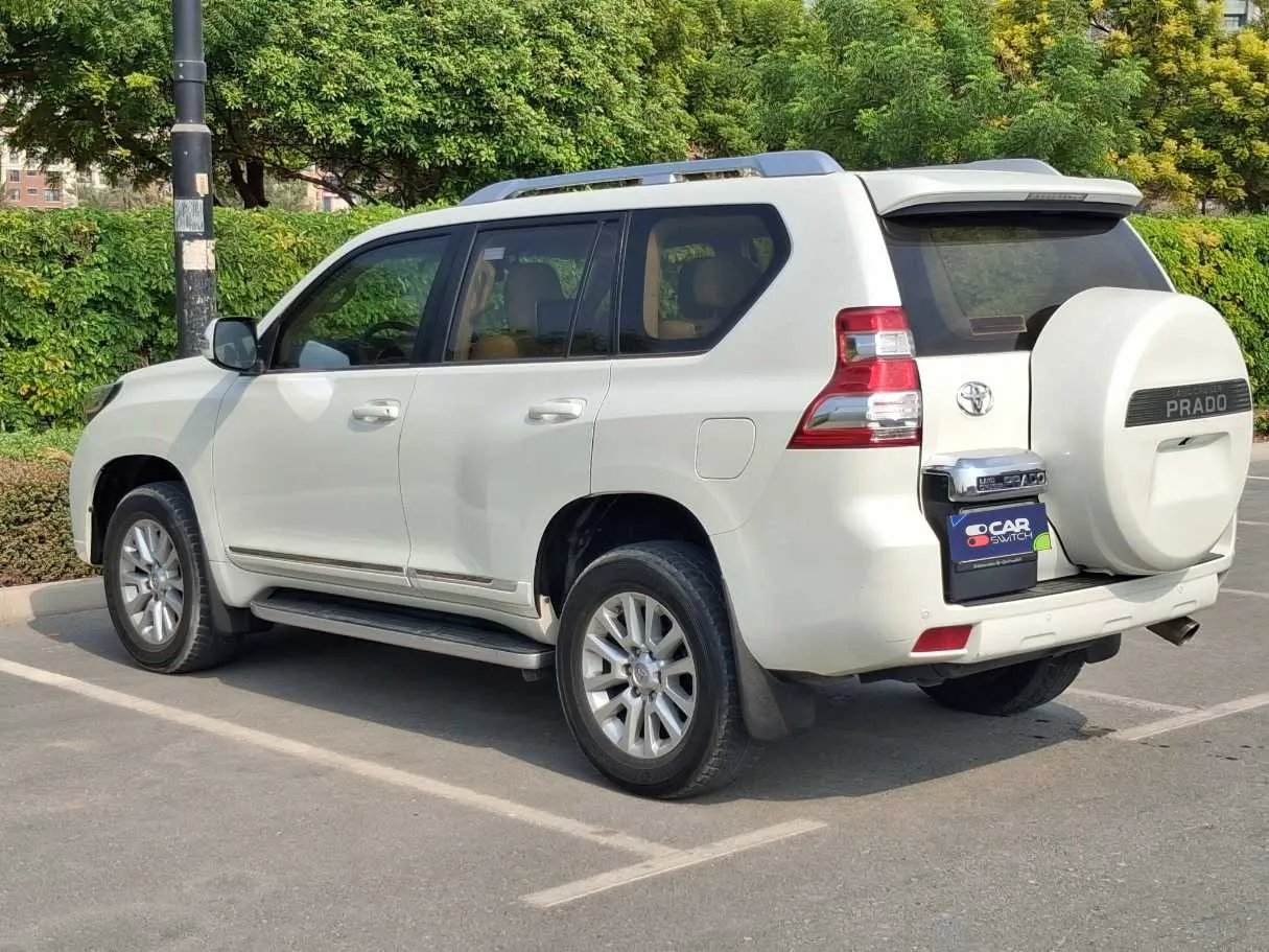 Car image 7