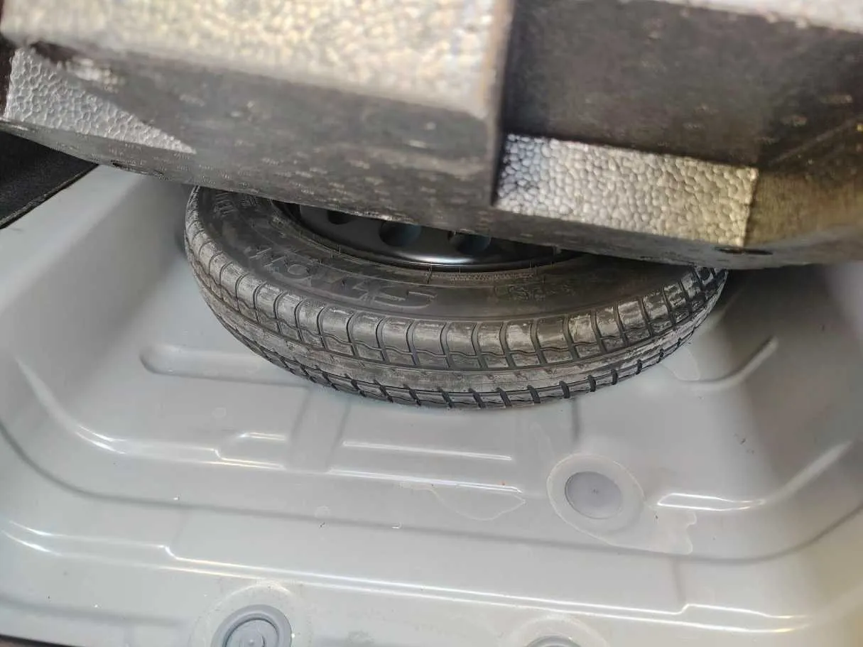Car image 33