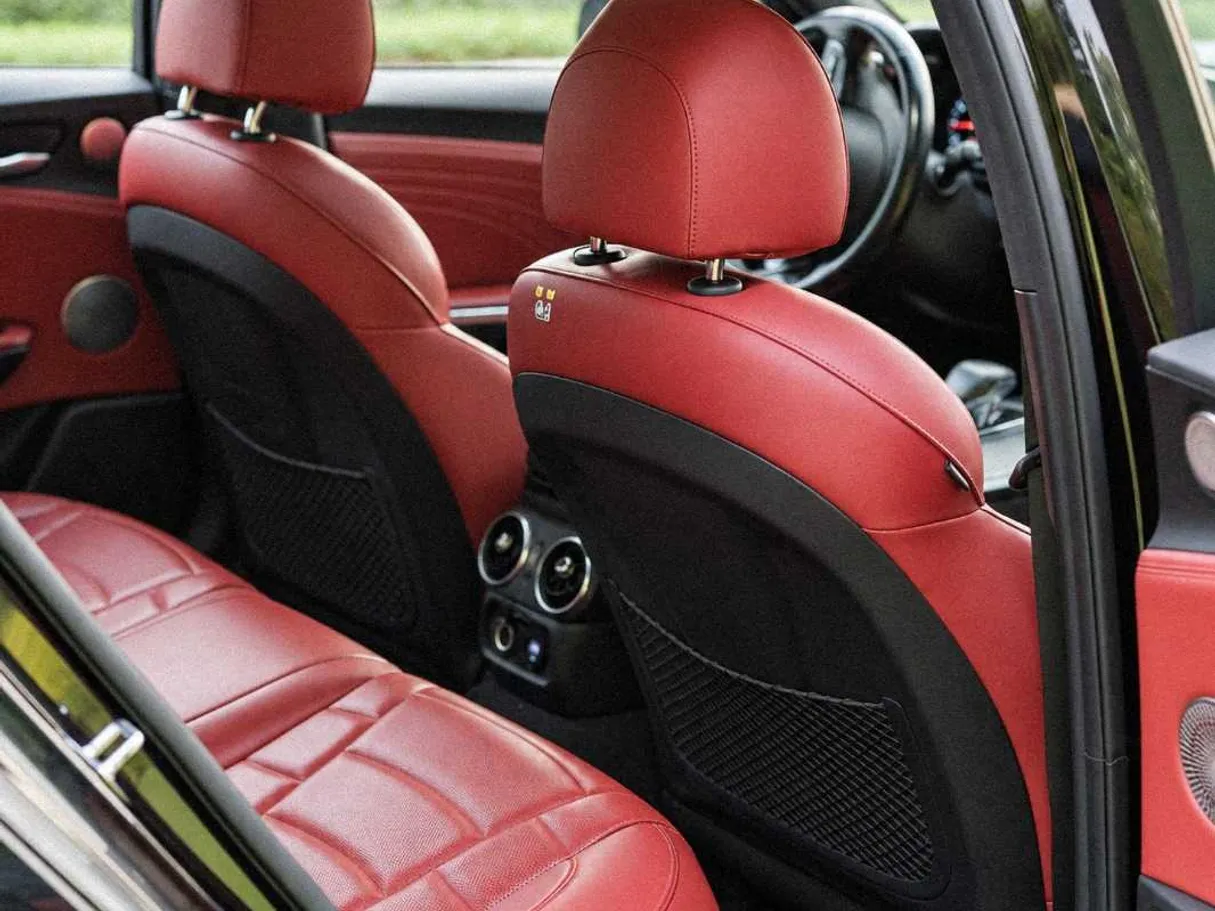 Car image 16