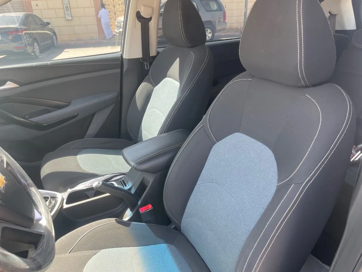 Car image 13