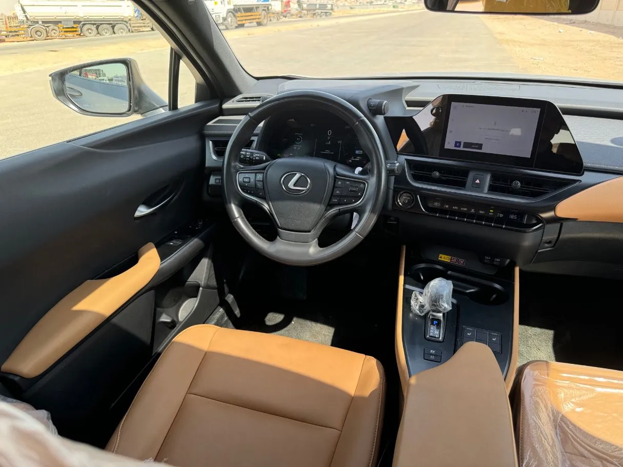 Car image 19