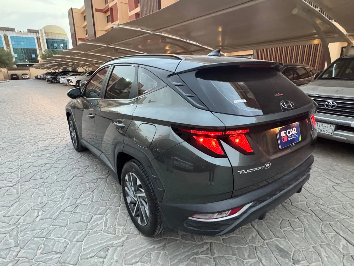 Car image 7