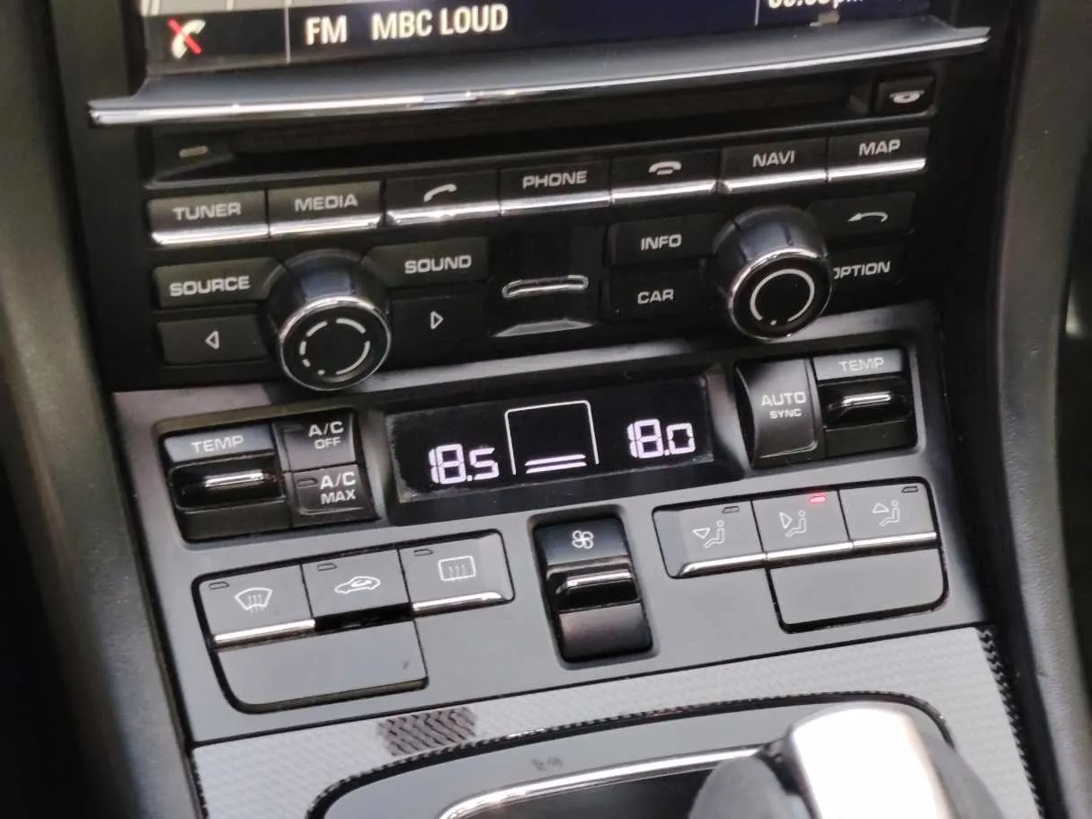 Car image 17