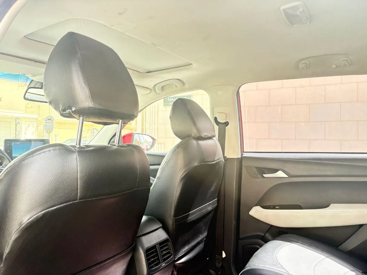 Car image 17