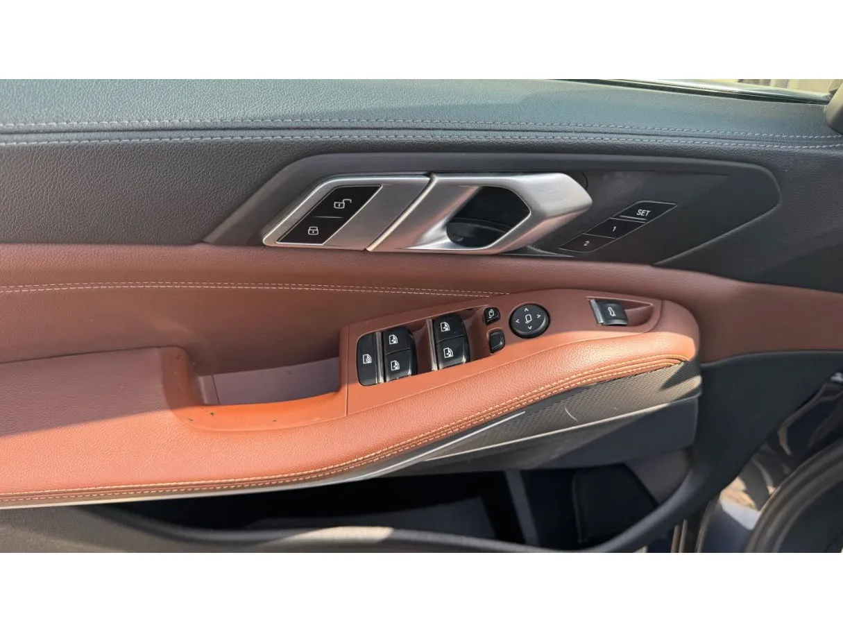 Car image 27