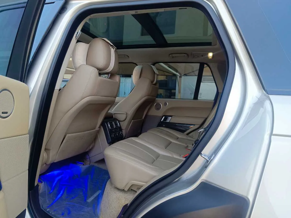 Car image 19