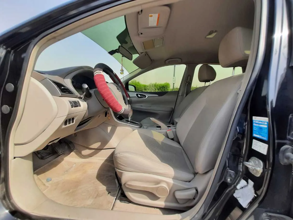 Car image 12