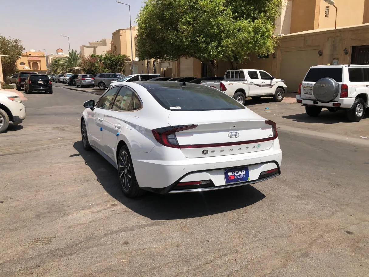 Car image 7