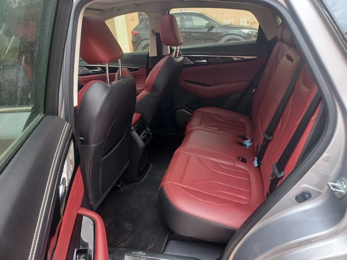 Car image 15