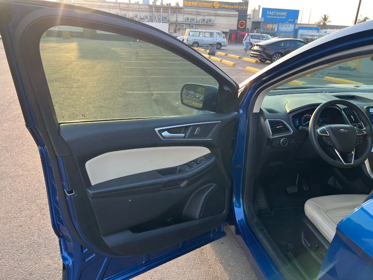 Car image 10