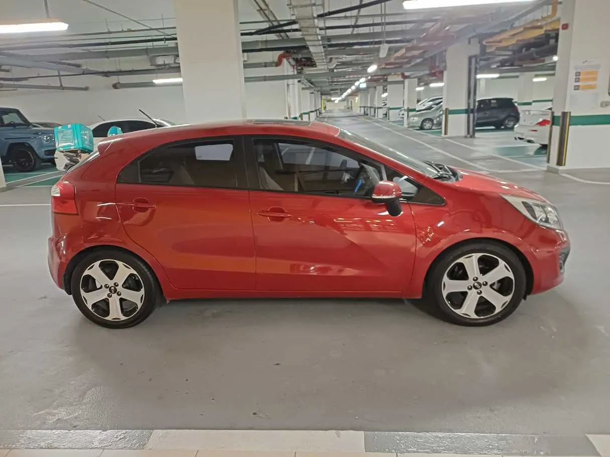 Car image 3