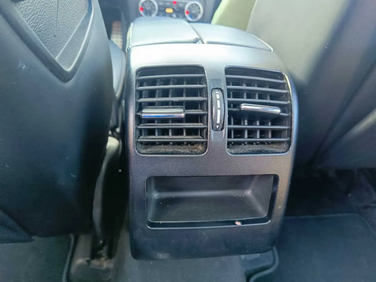 Car image 38