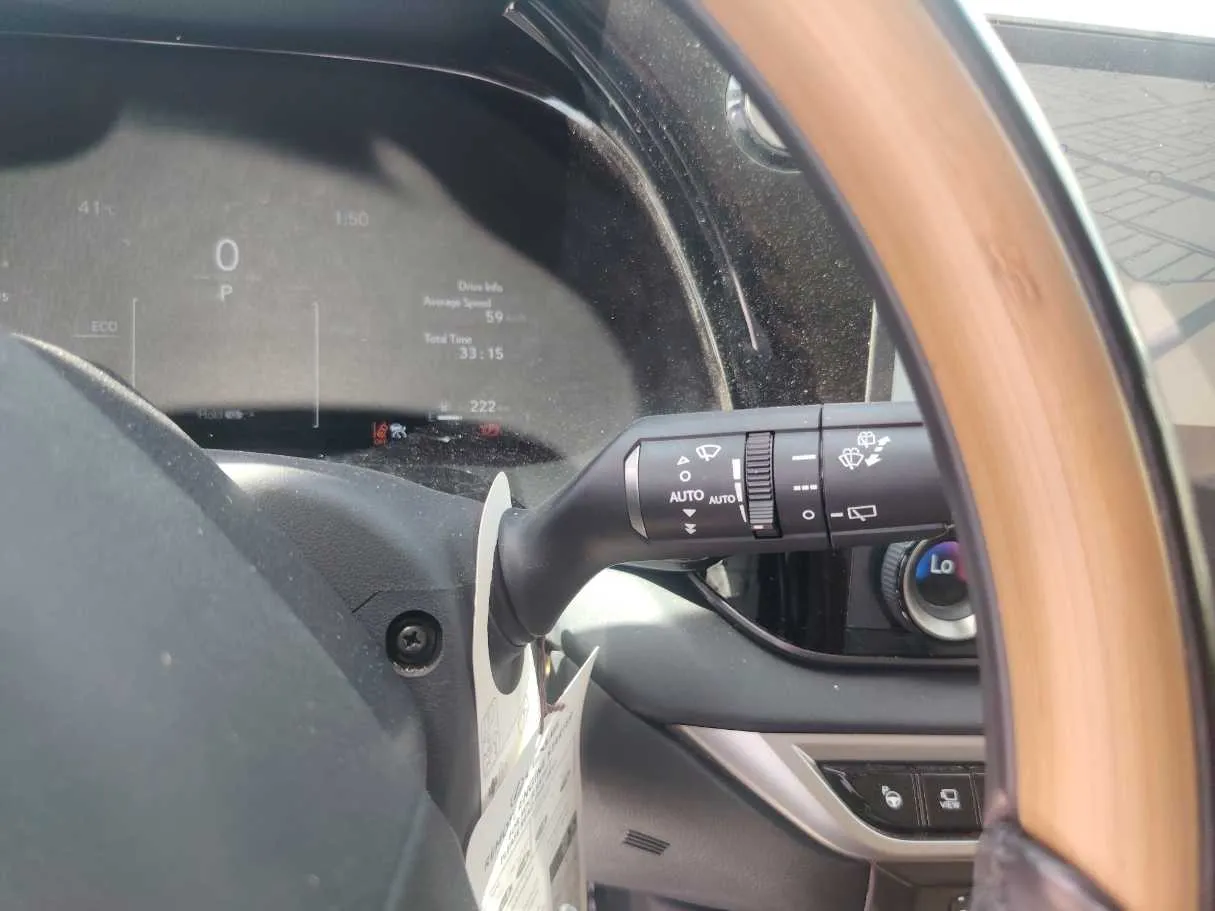 Car image 40