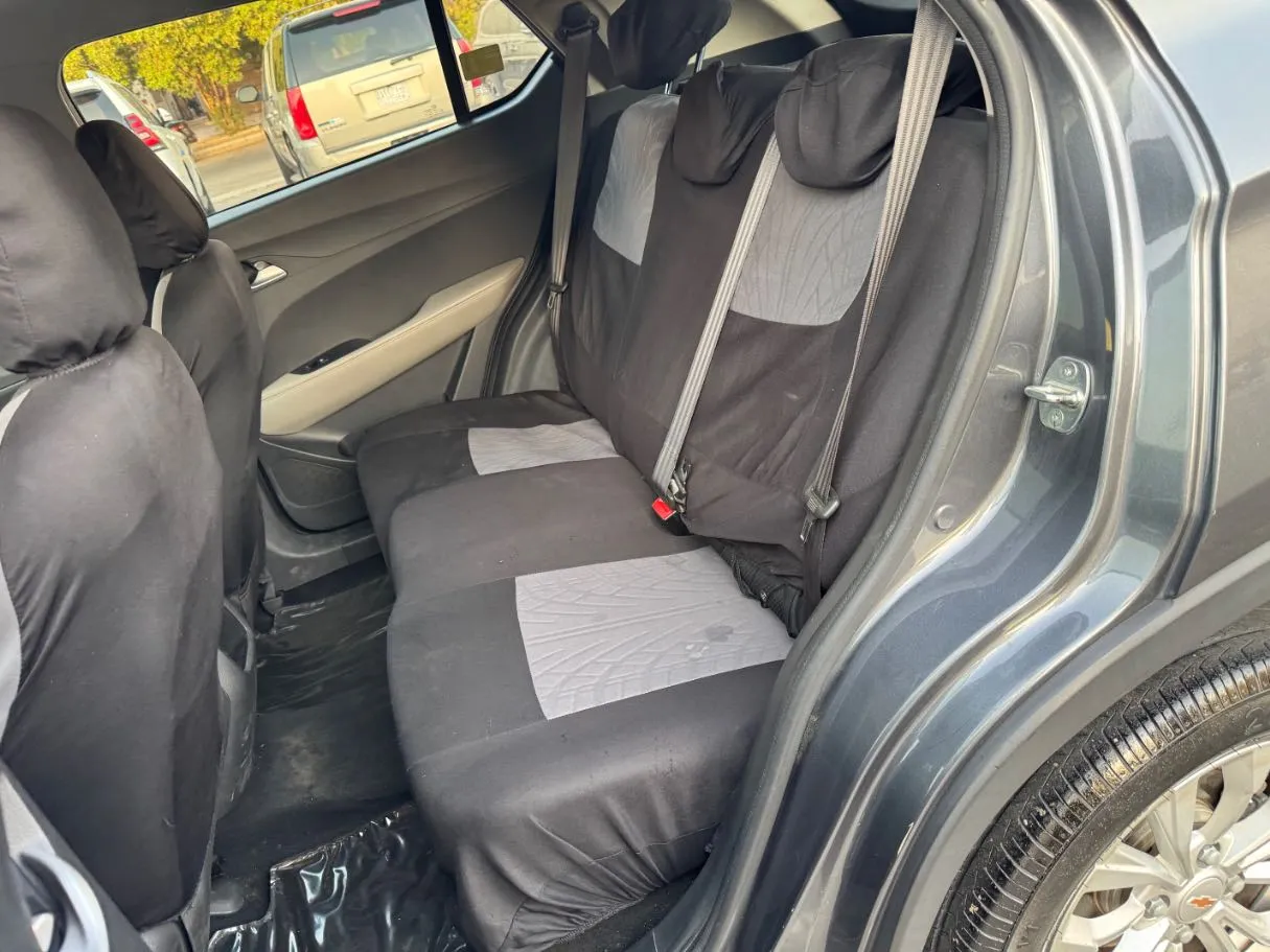 Car image 16
