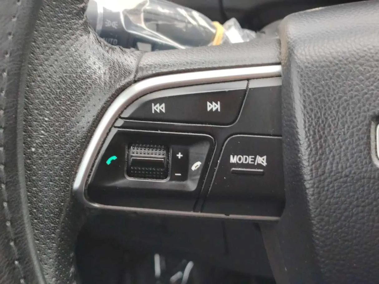 Car image 25