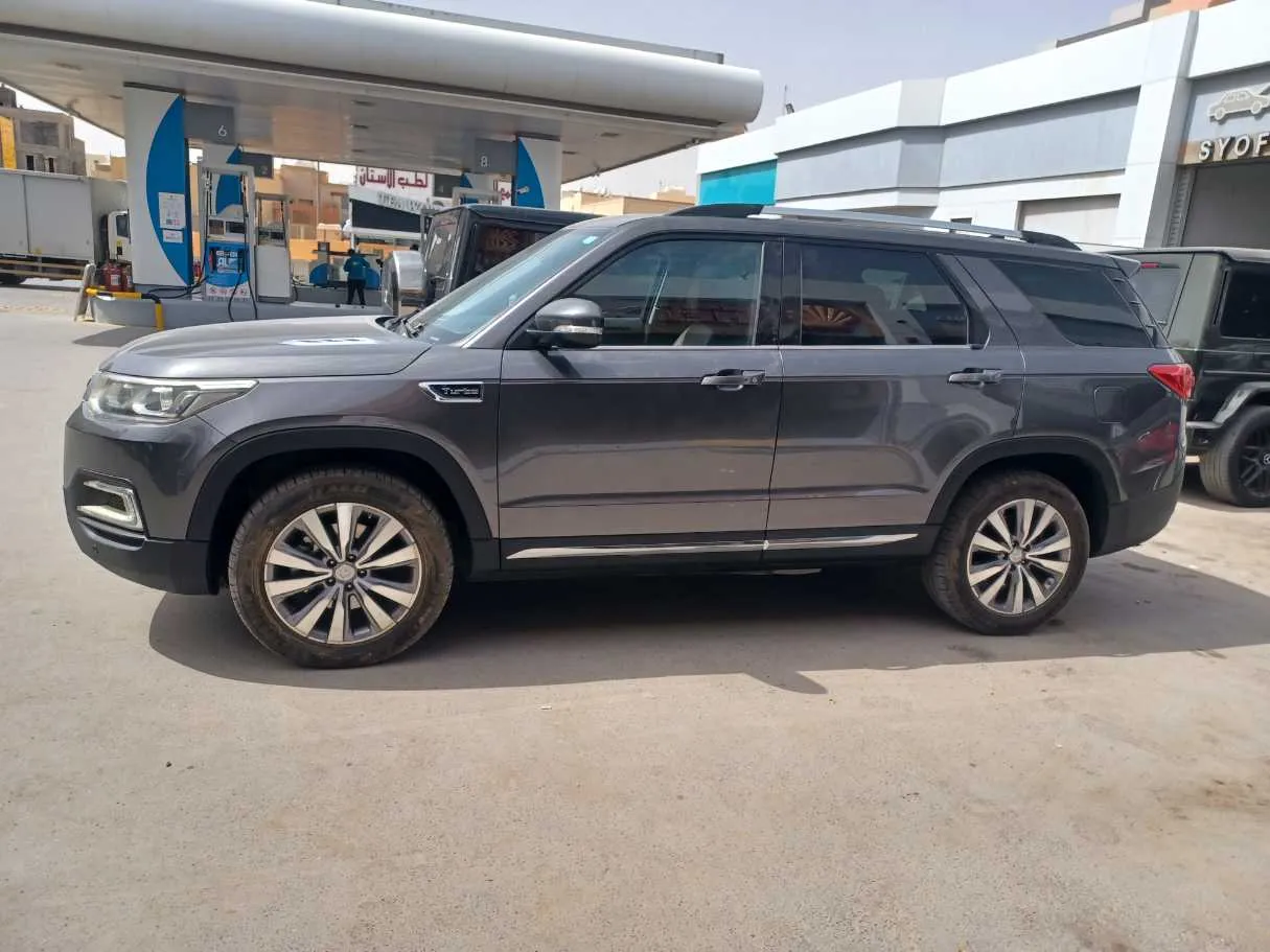 Car image 7